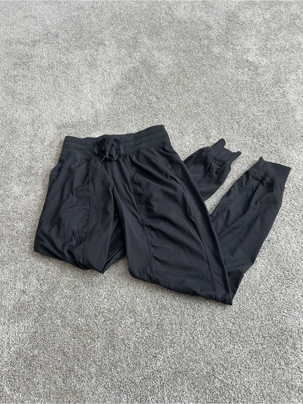 Lululemon Woman’s Black Striped Drawstring Athletic Pants Size 2